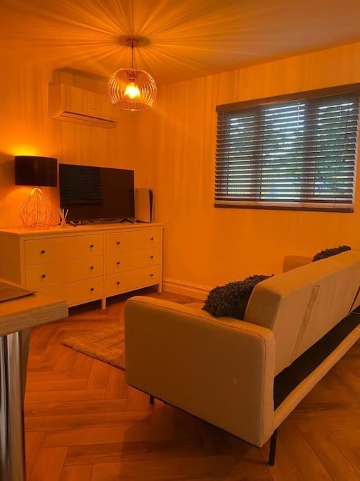 Cozy Cabin With Modern Comforts Wootton  Εξωτερικό φωτογραφία