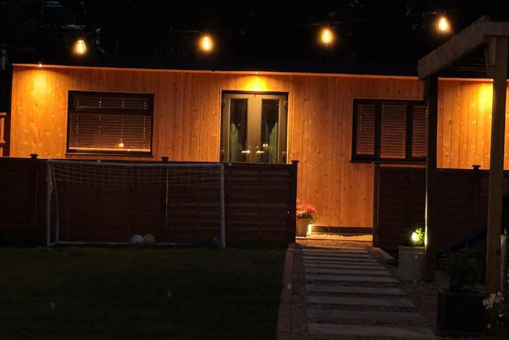 Cozy Cabin With Modern Comforts Wootton  Εξωτερικό φωτογραφία